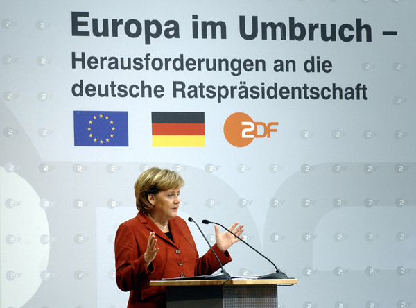  Bundeskanzlerin Angela Merkel während einer Rede zur bevorstehenden deutschen EU-Ratspräsidentschaft (13. Dezember 2006)